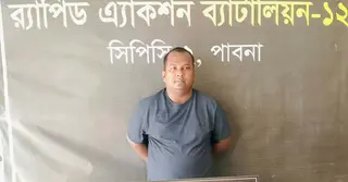 পাবনায় র‍্যাবের অভিযানে একটি বিদেশি রিভলবারসহ যুবক গ্রেপ্তার